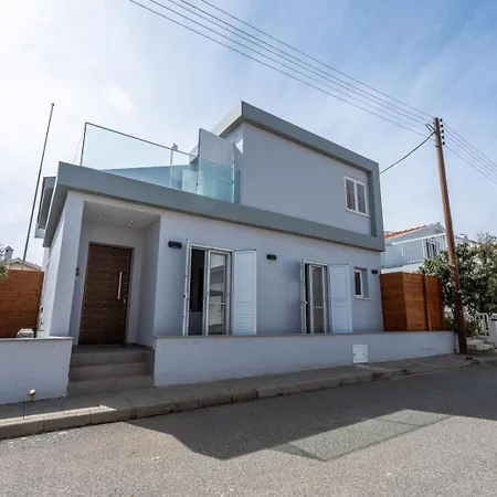 Seaview 6-bedroom With Private Pool Near
